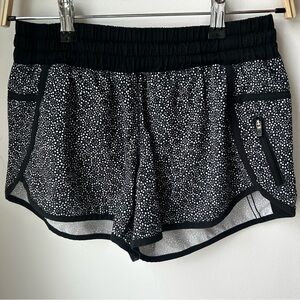 lululemon track that 4” short - daisy print - size 6